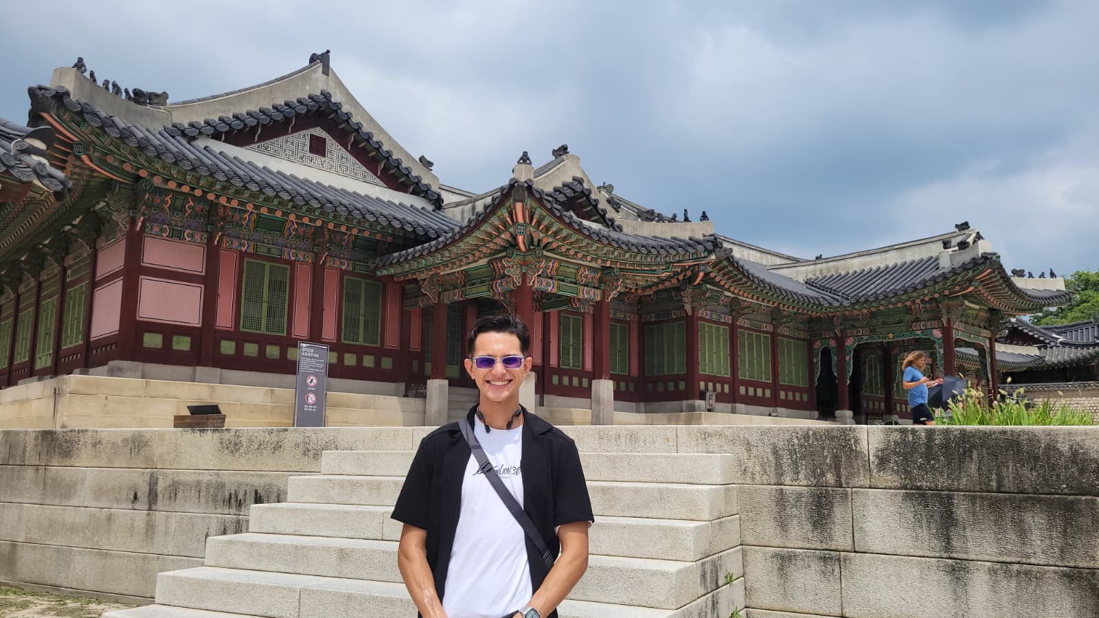 Alberto at a palace in Seoul